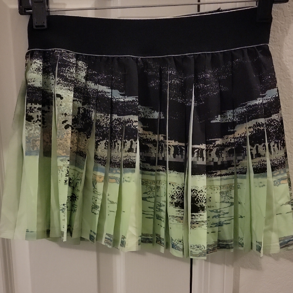 Stylish Black and Green Pleated Skirt